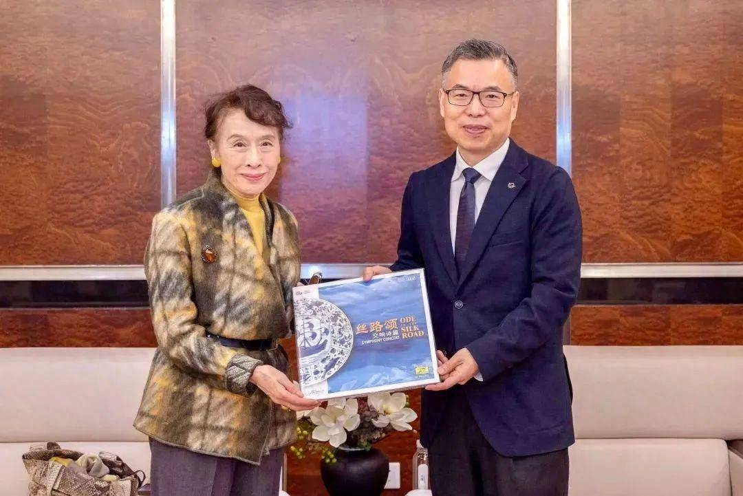 那个美得连女人都心动的“小卷”来上海了_栗原_日本_中国