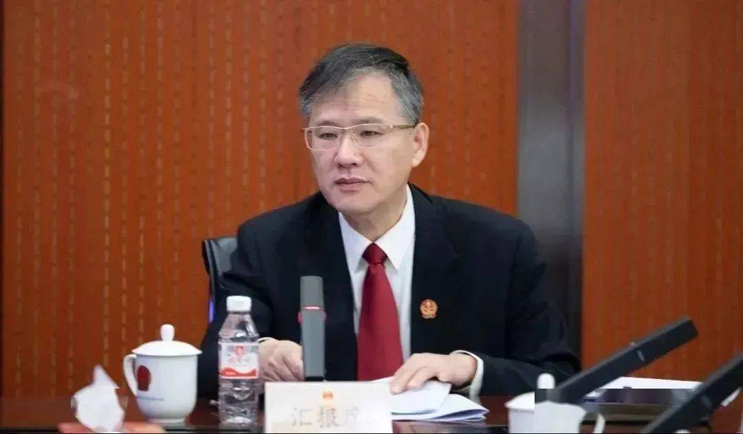 区人大常委会党组书记王宏伟列席会议.