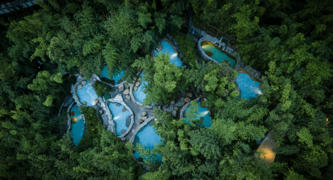 受访单位供图重庆国际传播中心记者:在冬日温泉旅游方面,北碚有哪些
