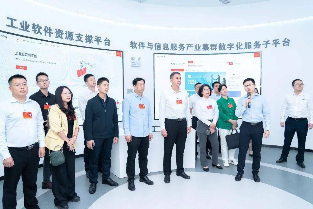 市人大常委会党组副书记,副主任欧阳贵有,副主任吴军率第一视察组赴