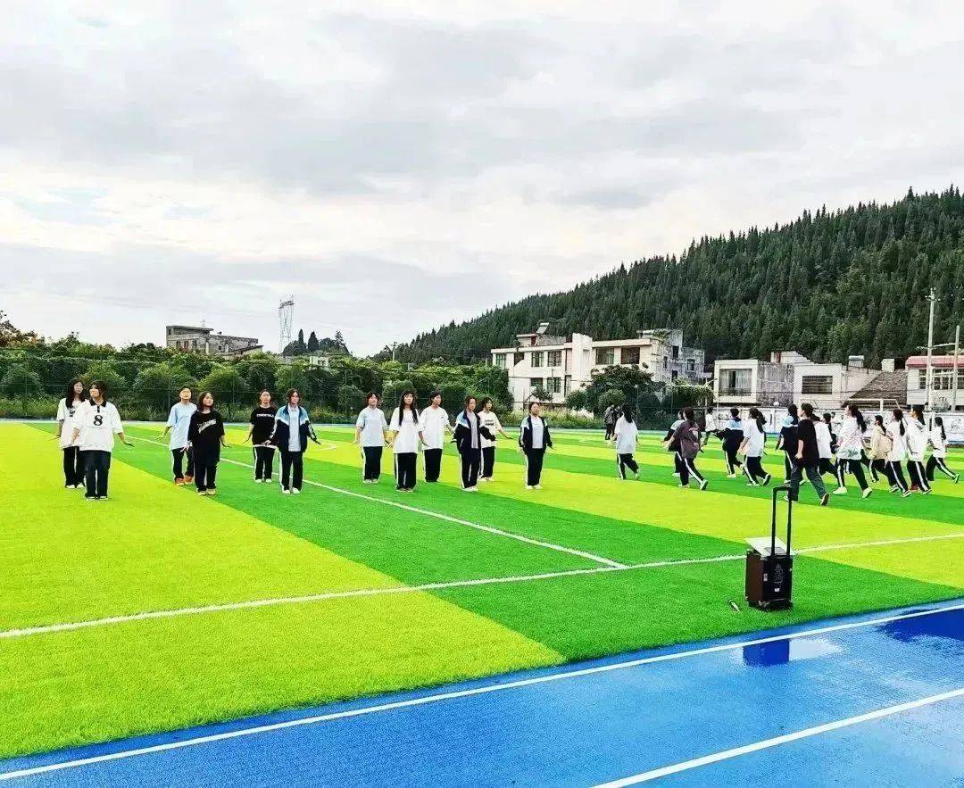 兴仁市民族中学:社团添彩 共创未来_举报_投诉_活动