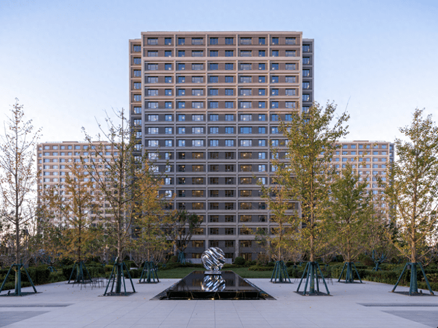 从产品营造上来讲,奥海明月极简的平面建筑美学,是绿城二代高层在三段