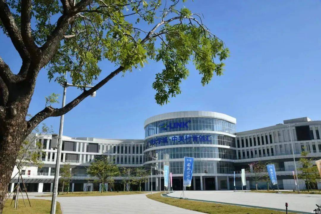 大学城 来源:广州番禺发布再比如东部的新兴产业,大多为硬科技,比如