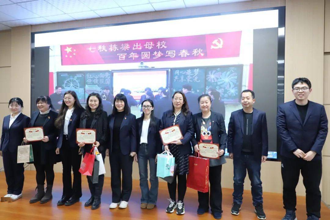 李超校长与高三数学组,英语组,物理组,化学组师父高一班主任师徒结对