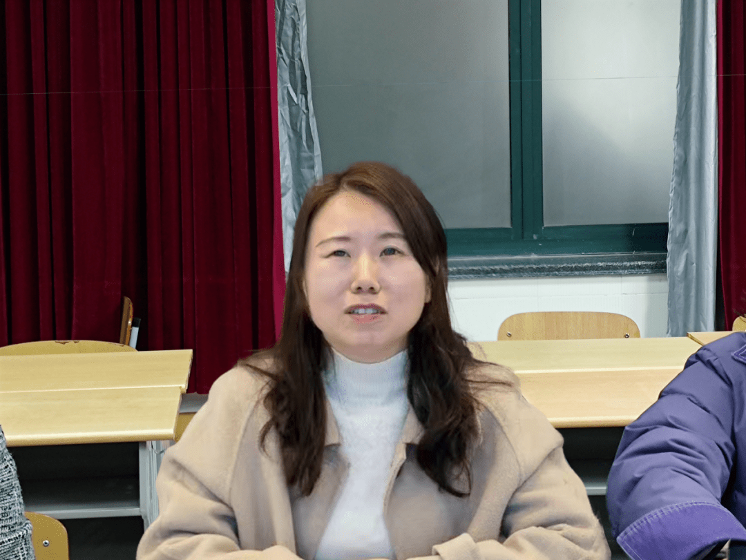 张堰中学郭丽丽老师认为这节课结构框架清晰,注重单元化设计,问题活动