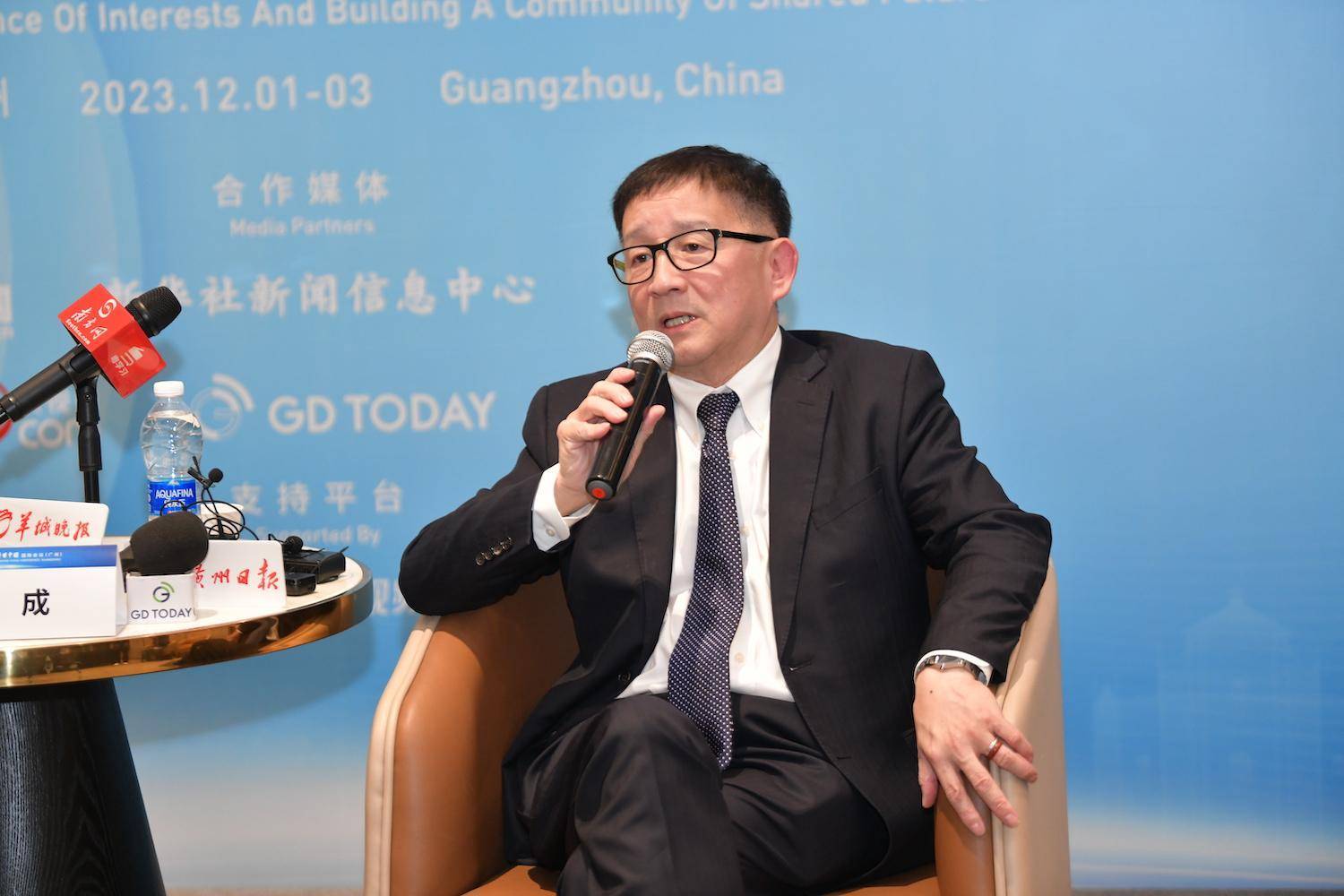 12月1日,李成接受了记者的采访,回忆刚刚去世的导师亨利·基辛格博士