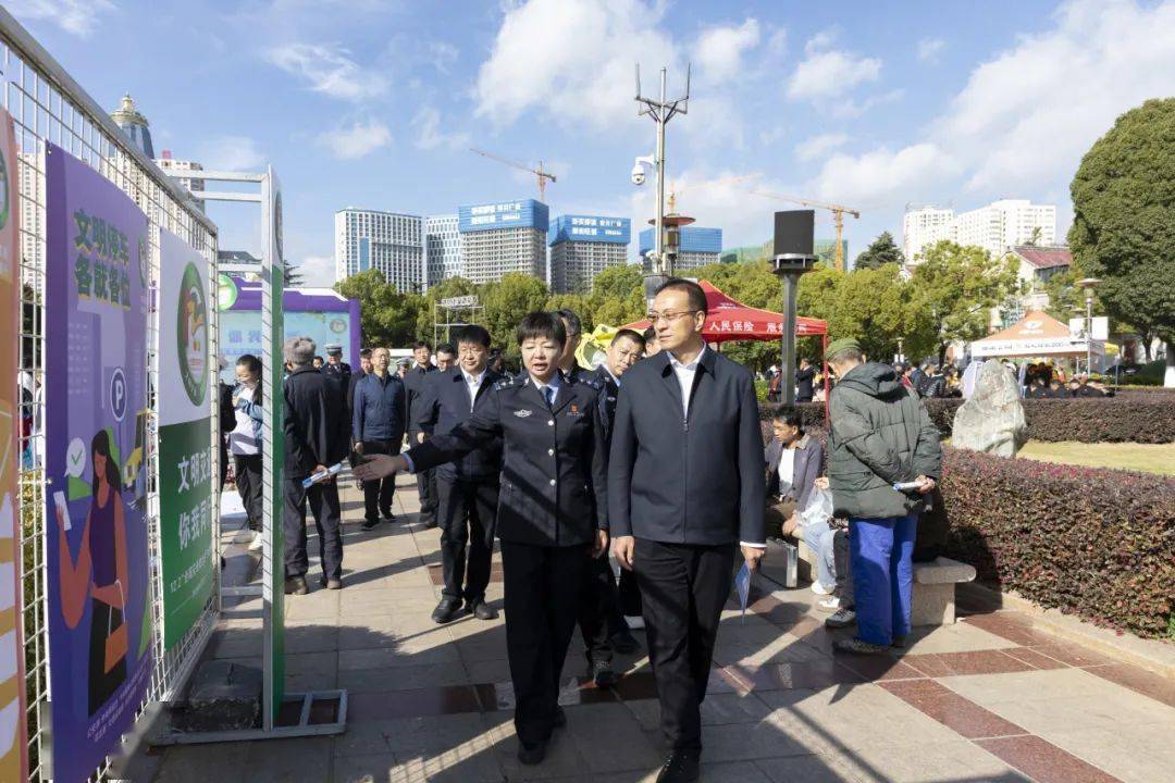 文明交通 你我同行 曲靖市开展第十二个122"全国交通安全日"主题宣传