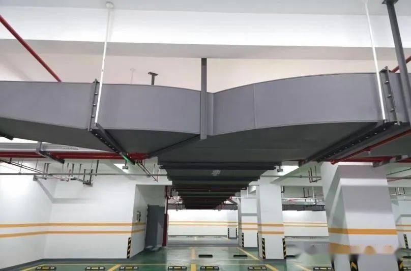 环氧地坪地下室环氧地坪坚实平整,色泽均匀,标识醒目,车位布局整齐