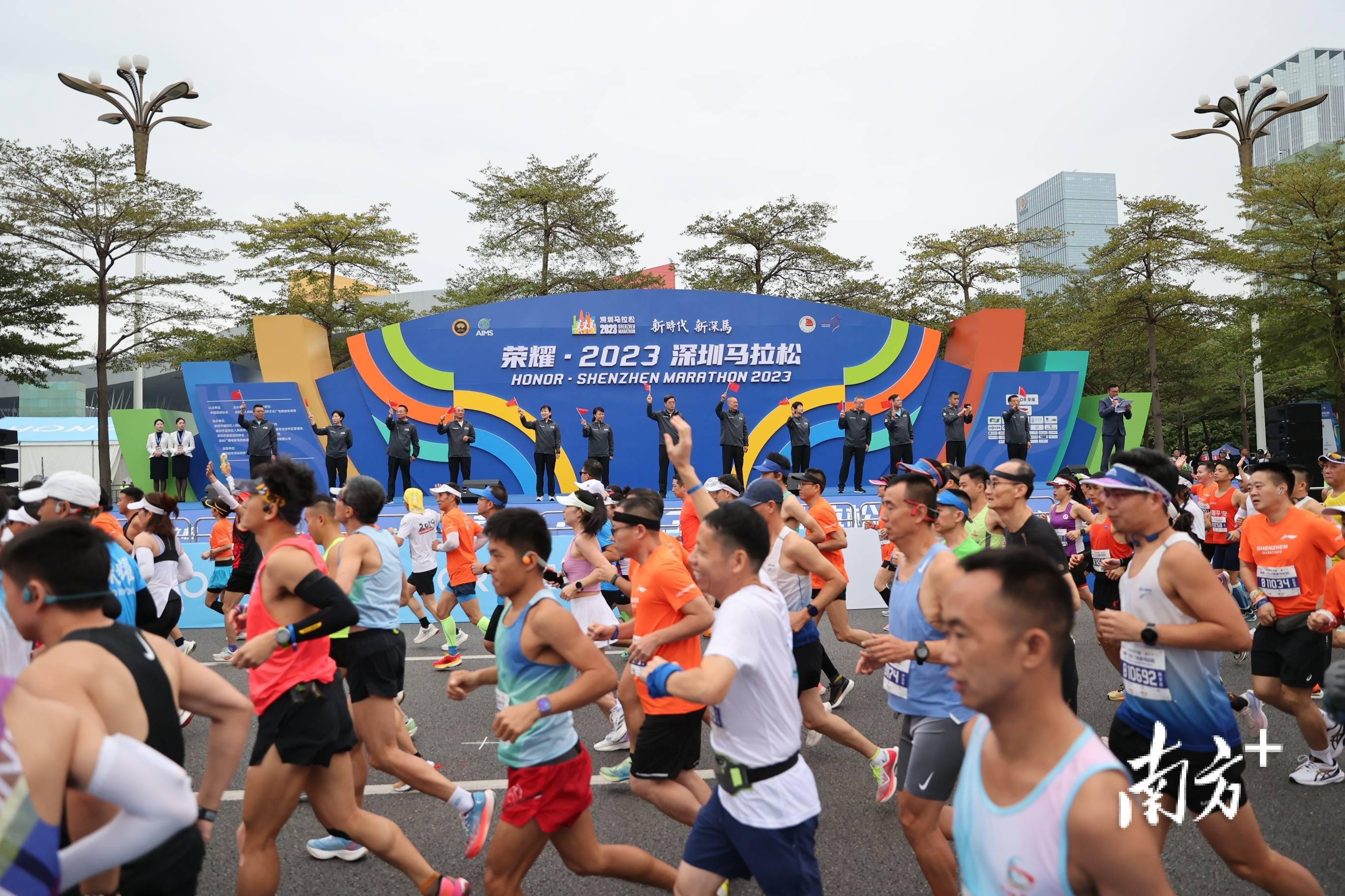 荣耀·2023深圳马拉松圆满收官!_赛事_小时_城市