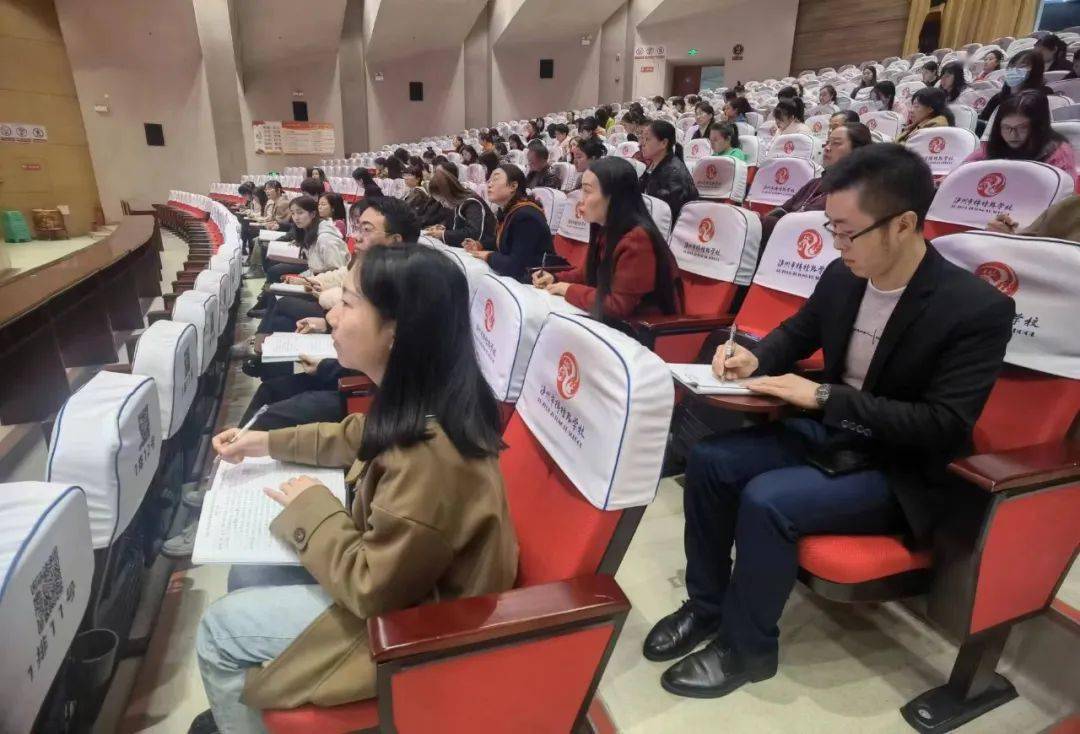 现场丨泸州市梓橦路学校举行2023年品格教育培训会_班级_四川省_周刊