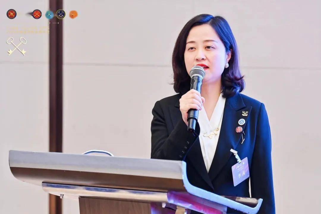 会议期间,利丰尊享物业副总经理李茜以《用故事演绎服务》为主题进行