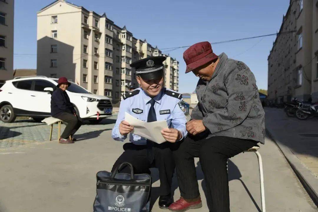 边境小镇,洋溢北疆"枫"情_管理_移民_群众