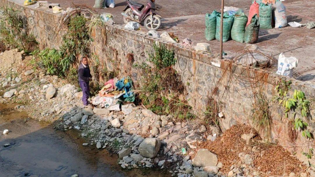 东兰县长江镇兰阳村:做好河道沟渠整治文章 提升乡村新"颜值"_垃圾