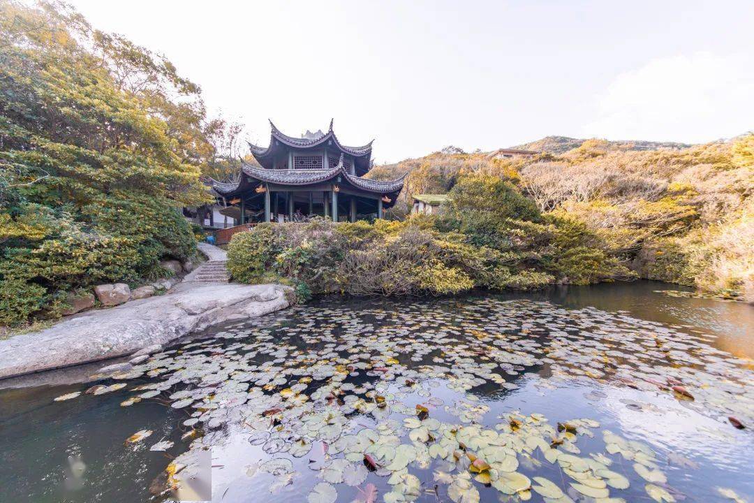 在对峙山上360度俯瞰整个桃花岛的全景,山海风光