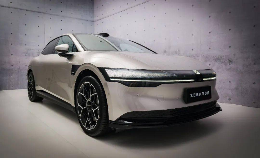 美,在当下——极氪007外观鉴赏记_搜狐汽车_搜狐网