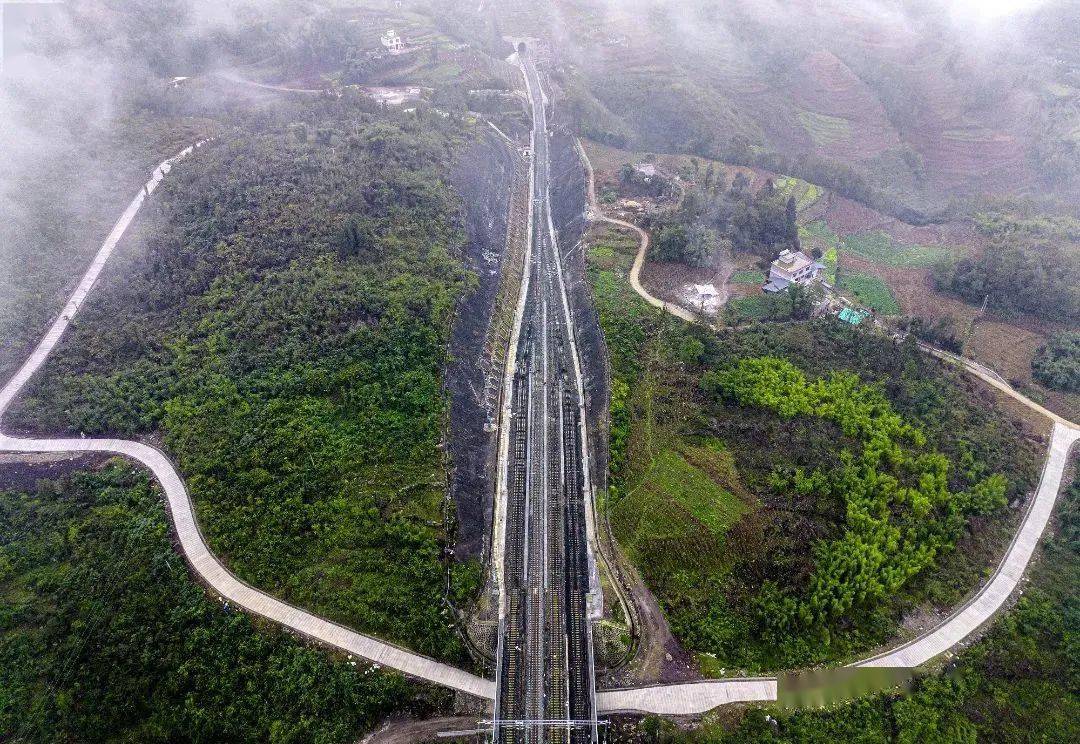 是西南地區至北部灣出海口最近的陸路通道,位於川滇黔三省交界的邊遠