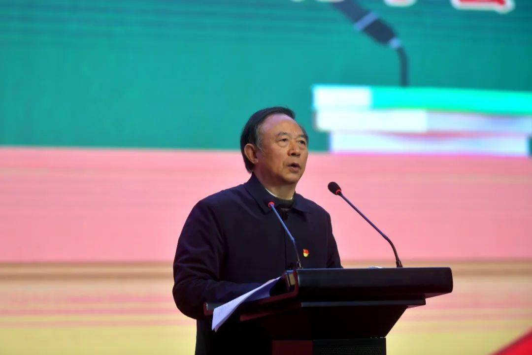 第三点,我认为要做一个赏罚分明,敢于动真碰硬的好校长.