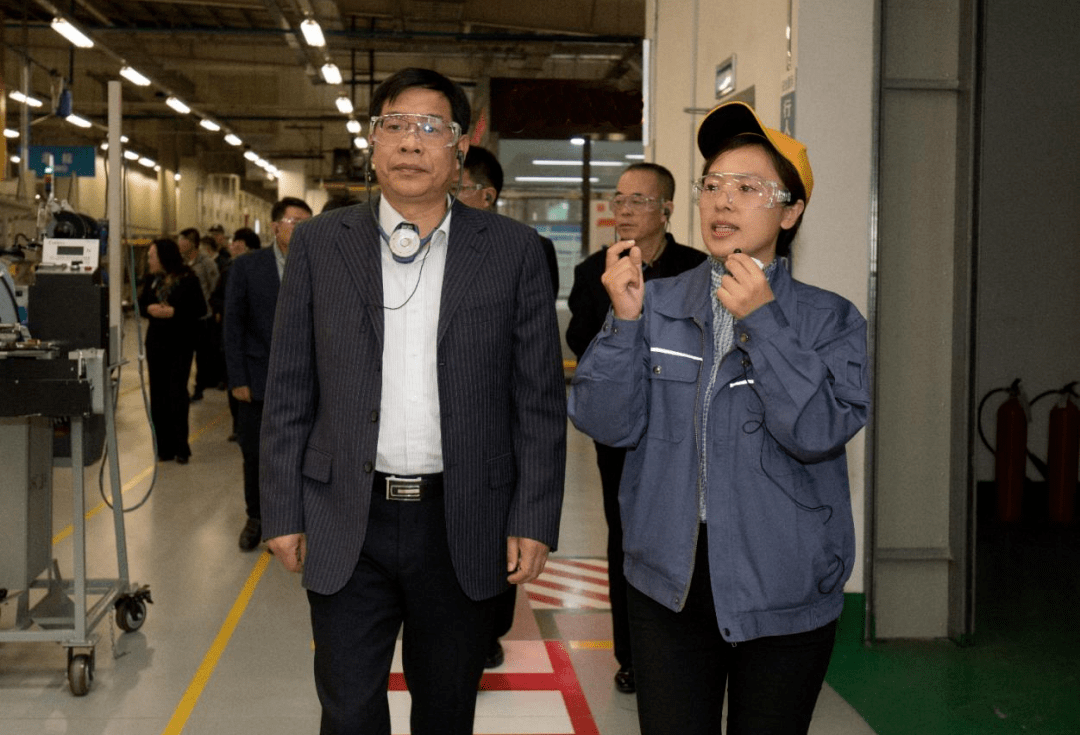 十几年来,李海燕的工作热情不减,工作中她被大家亲切地称为公司的大