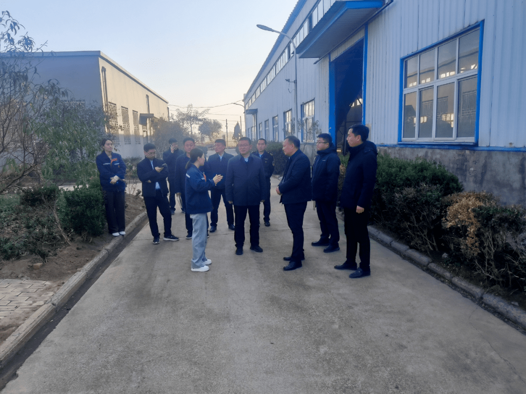 丁向东一行先后来到兰考县荣华水业有限公司,河南启航牧业有限公司及