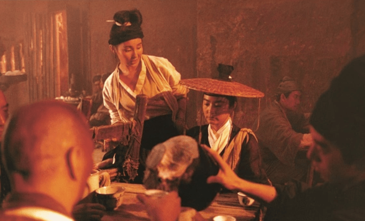 《新龙门客栈》源于经典武侠电影ip,将原本电影的配角贾廷放大,设计刀