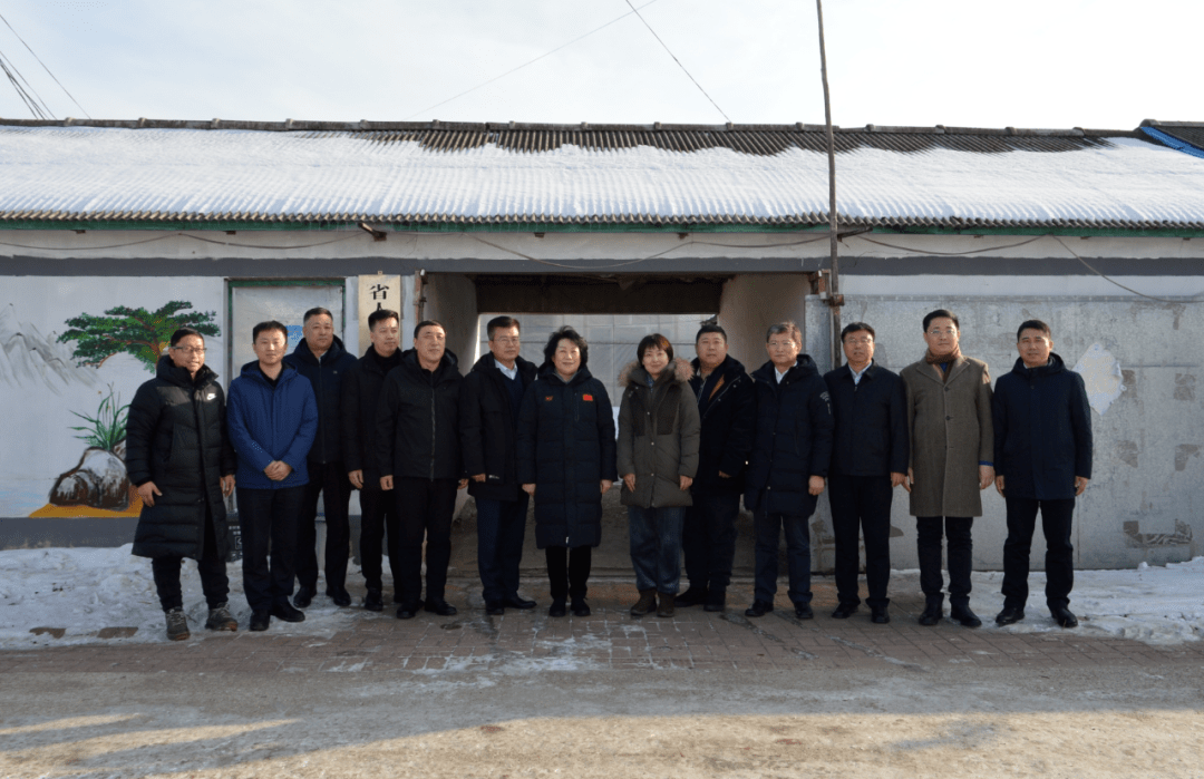 厅党组成员,副厅长何衍春,汤原县委书记徐凤军,厅机关有关处室和