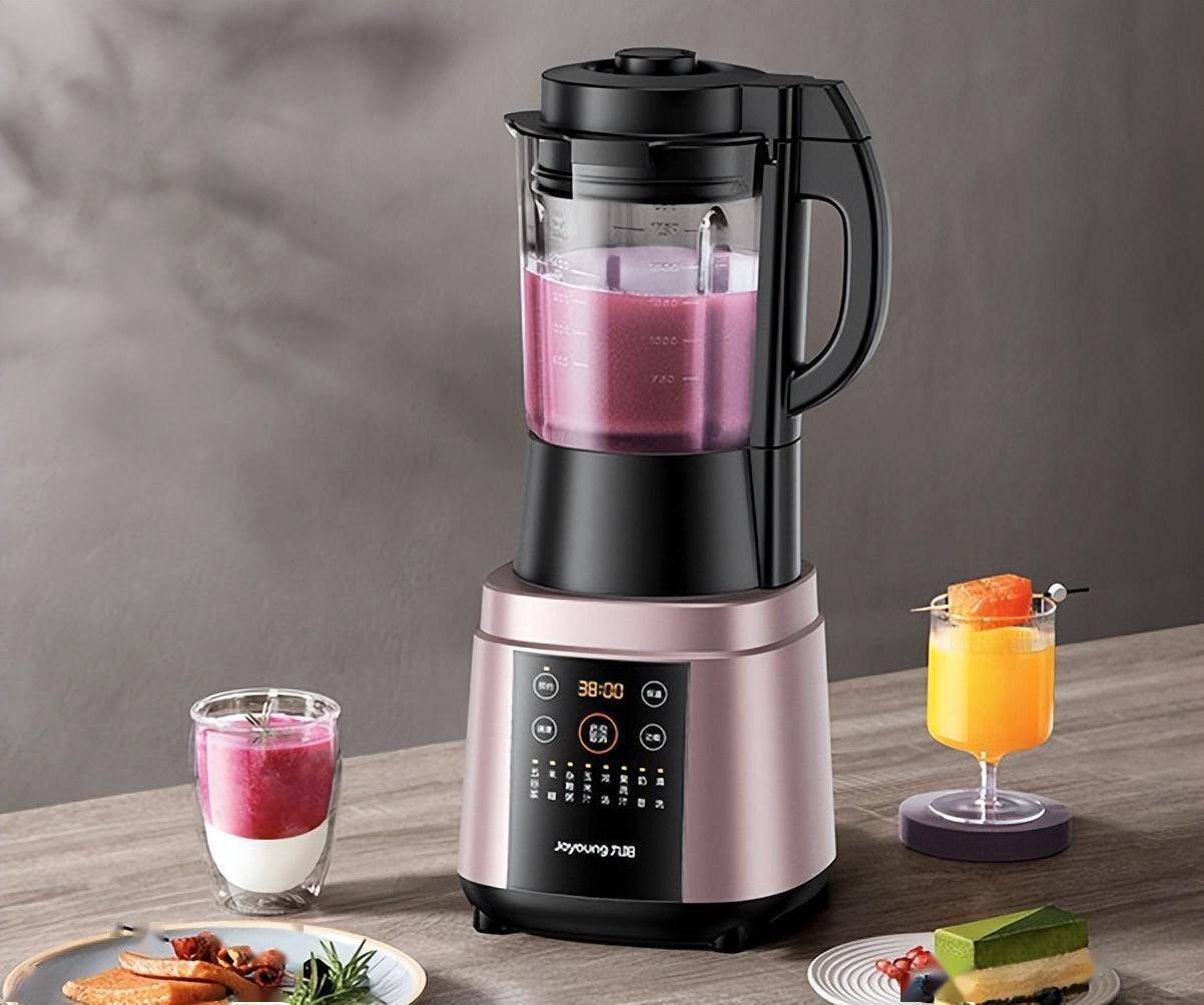 九阳l18-y928s破壁料理机配备了先进的4叶旋风刀头,能够高效研磨食材