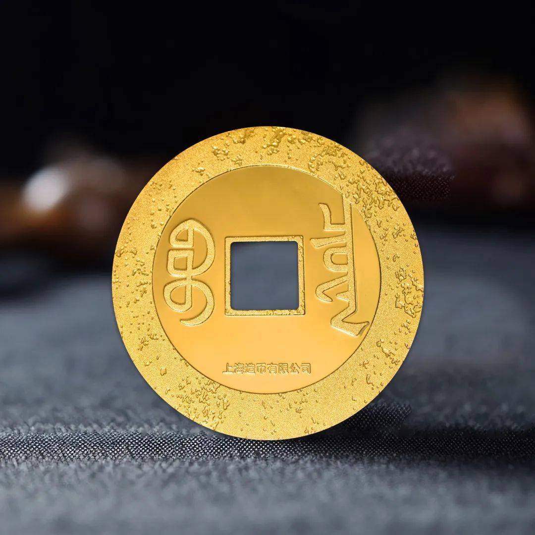 个个造型还原,通体镀金,具有浓厚的古典气息!