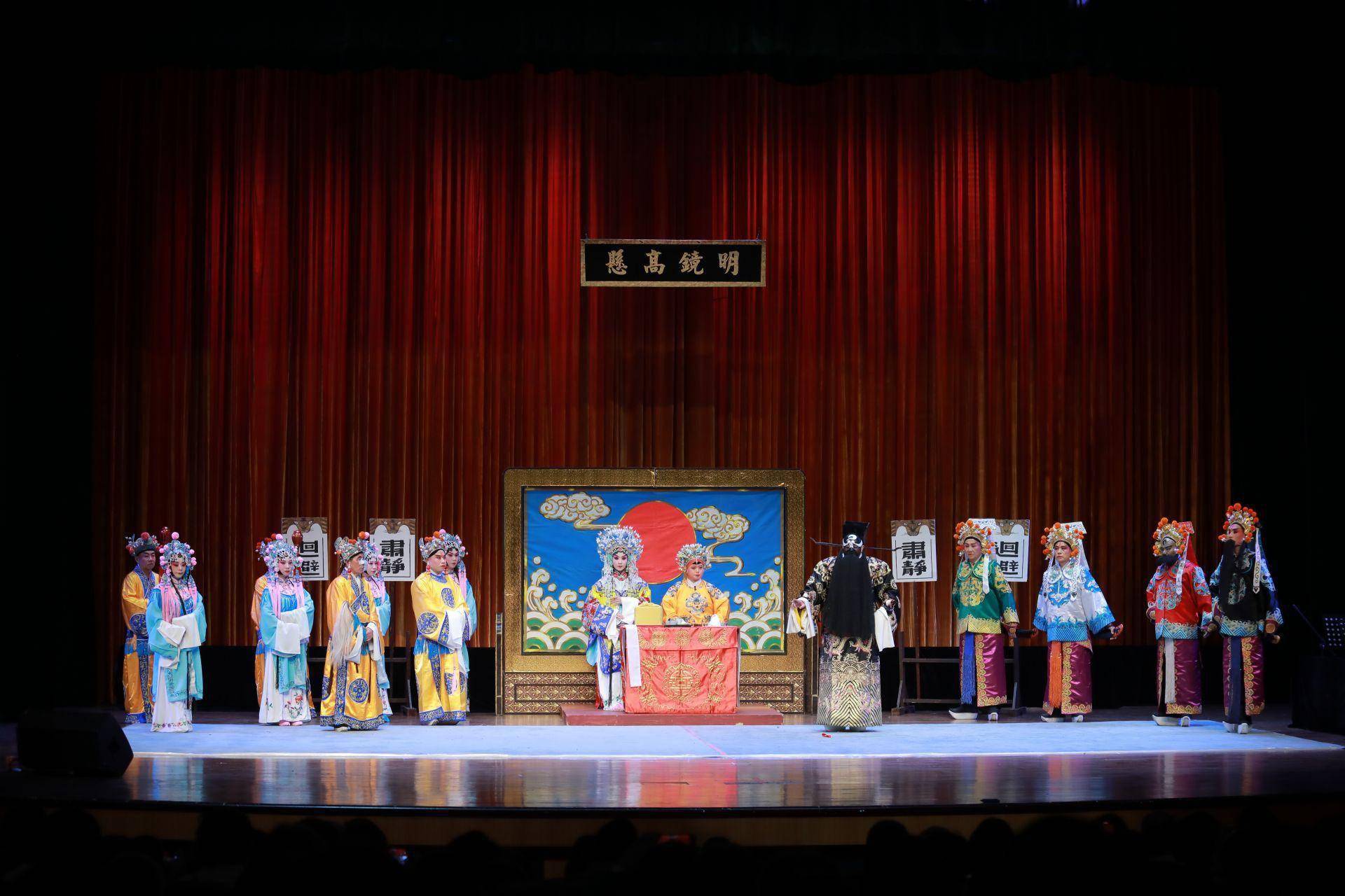 京剧演出《铡美案》现场豫剧历史悠久,有着朴直淳厚,丰富细腻的剧种