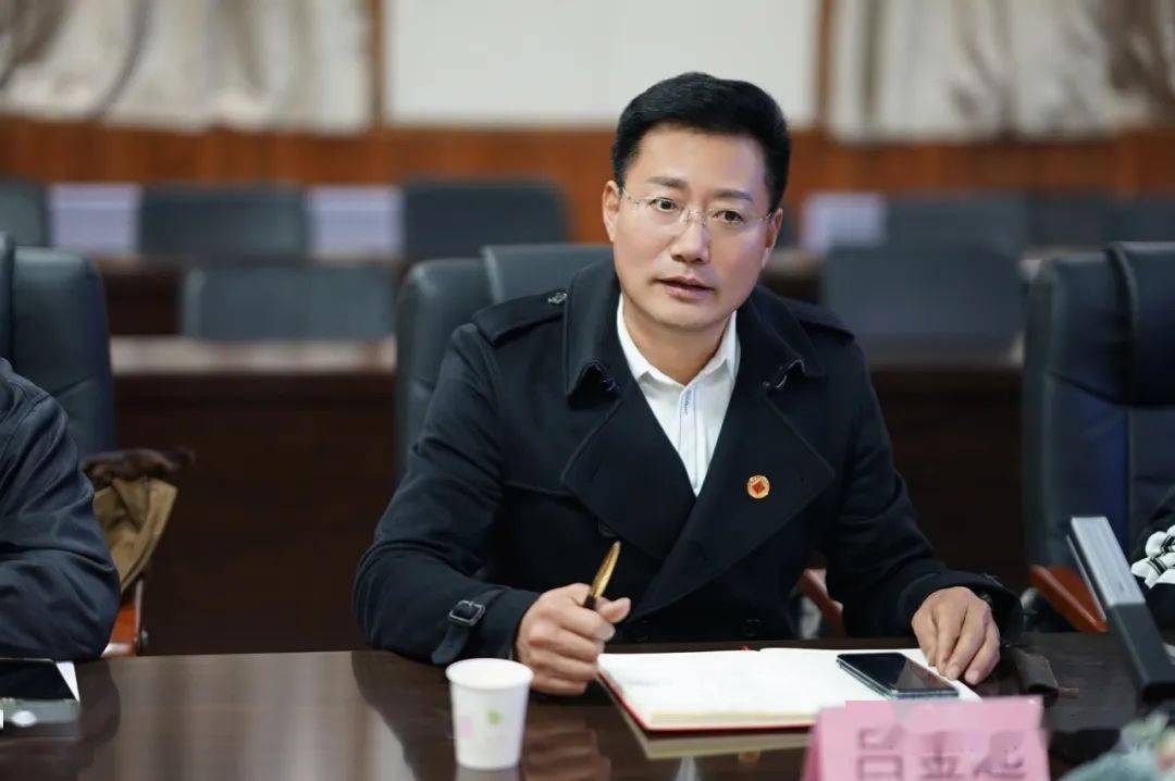 李冬校长分别听取了高一年级生物老师张晔,高一年级英语老师刘志雯的