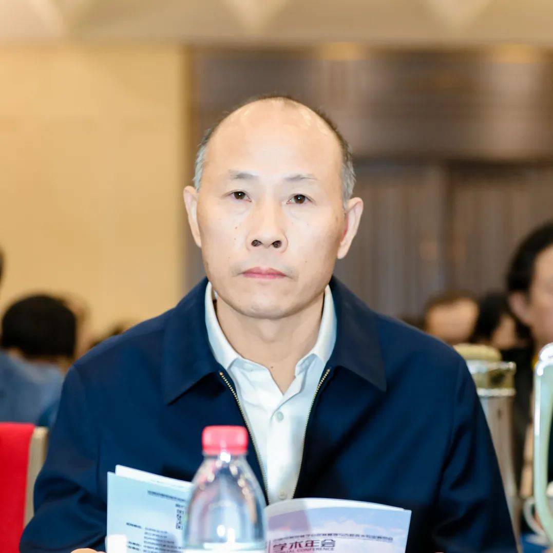 者施奠东,中国风景园林学会副理事长,北京林业大学副校长,教授李雄