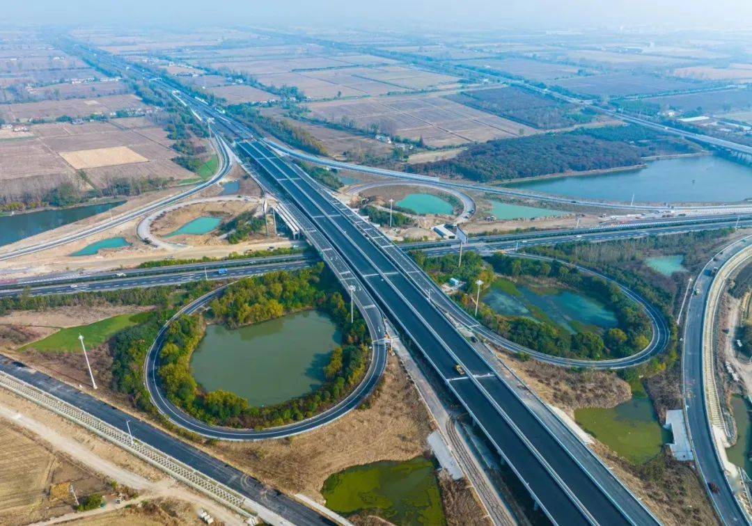 近日,路桥公司阜溧高速公路建湖至兴化段jhx-21标项目正紧抓工程建设