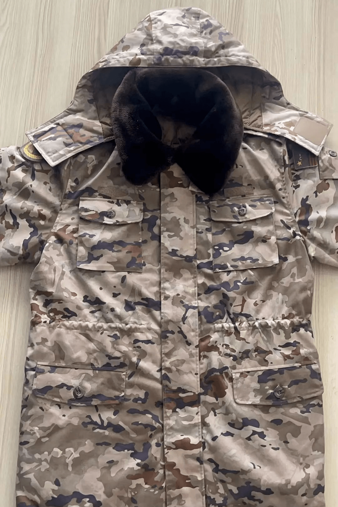 武警部队21式作训大衣可拆卸式羽绒背心除此之外还有而且帽子设计更