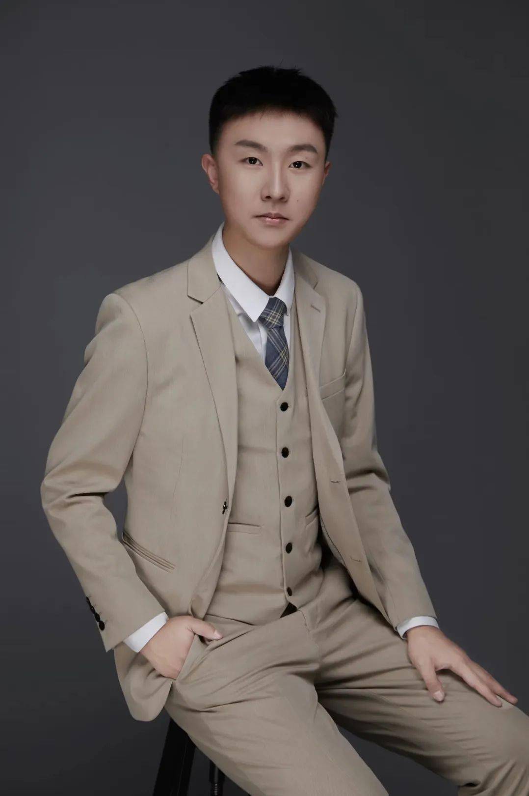 师从:高彤,杨汝震,蒋昌颐,江长春,杜鹏等老师.