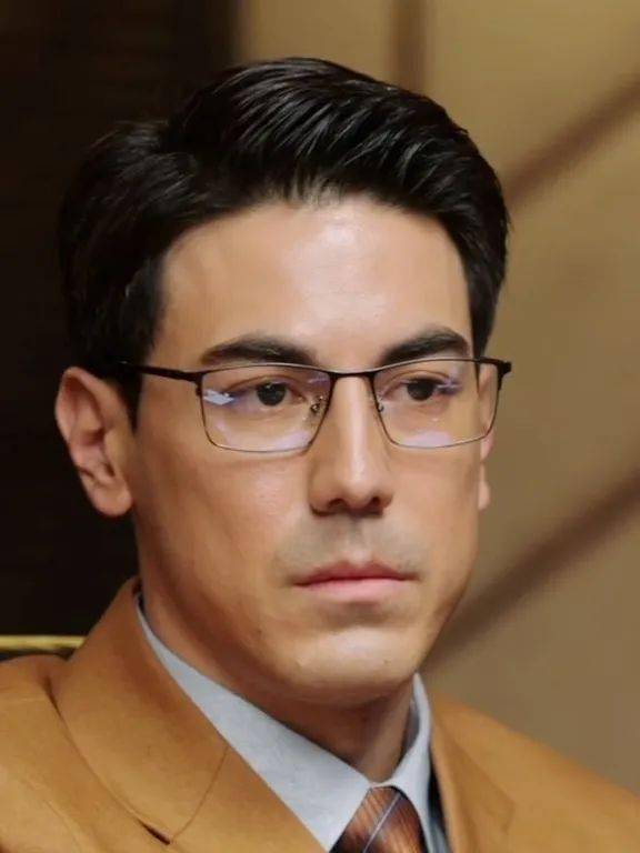 中英混血内娱男星,湖南台真的好爱他!