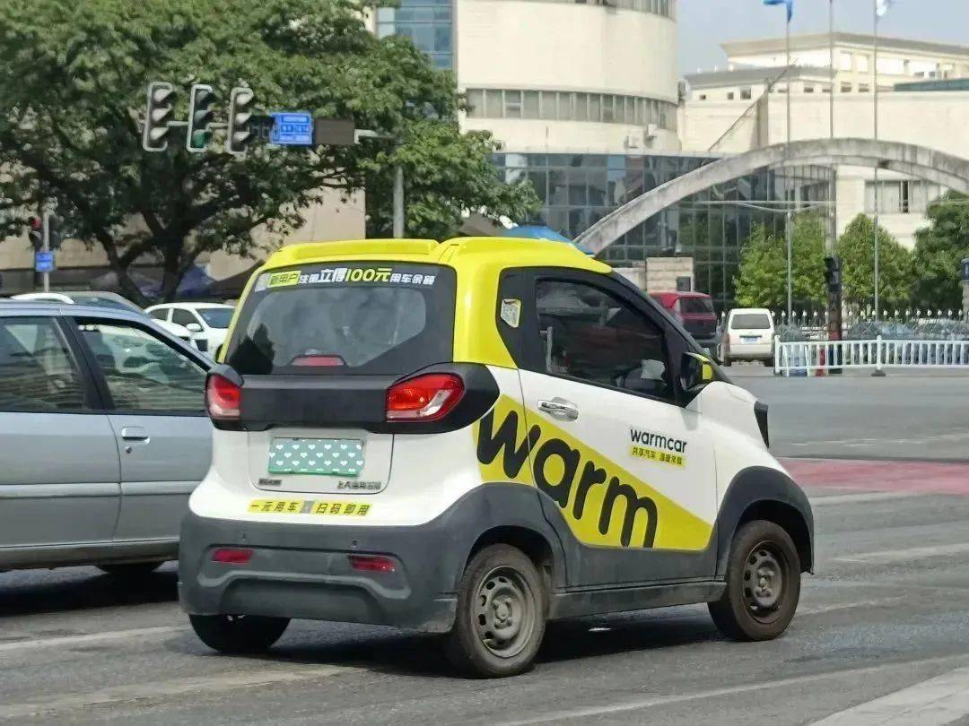一辆小巧精致,灵动自如的小e便能让我们自在穿梭柳州大街小巷,打卡