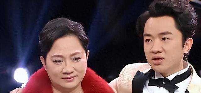 张柏芝与弟弟天差地别,王祖蓝全家共用一张脸_岁月_明星_人物