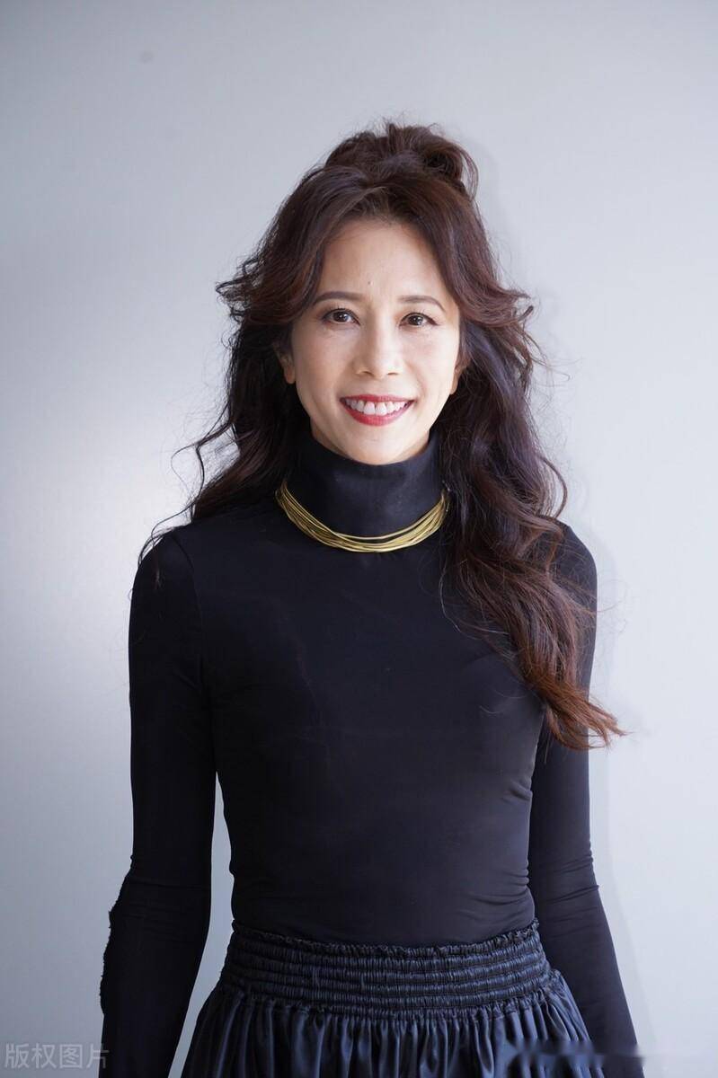 莫文蔚出席浪琴香港国际赛事并担任开幕表演嘉宾