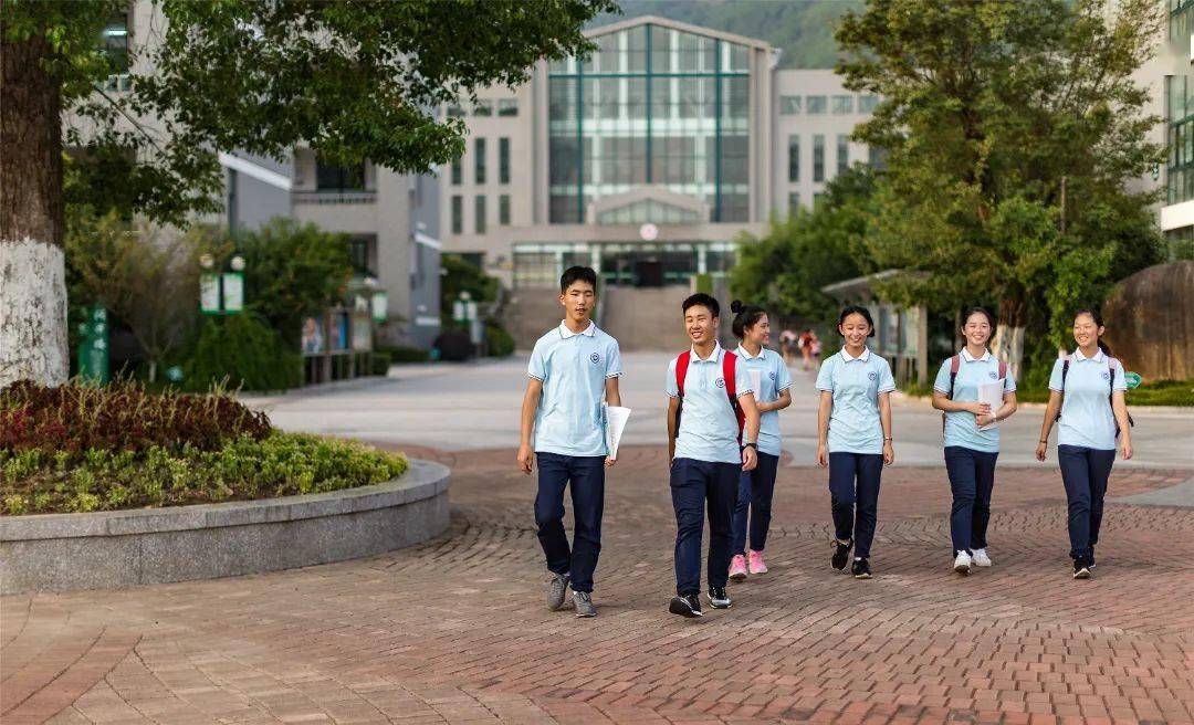 "改为"崇正学堂",学校由此发轫,几经易名,1956年改用"浙江省丽水中学"