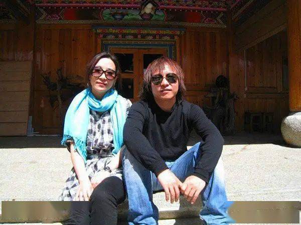 许巍55岁,"摇滚老炮"人到中年,近况曝光:前半生受抑郁症折磨,后半生只