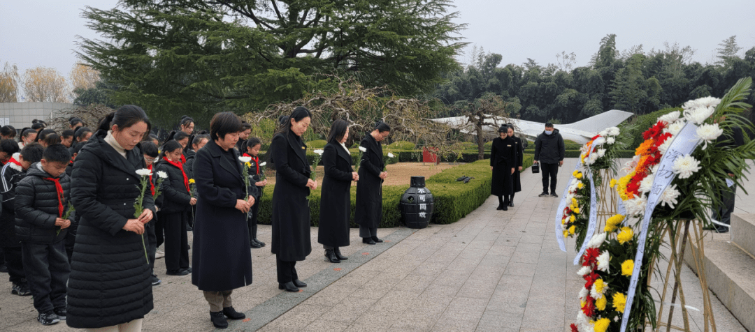 共擔使命 同祀國殤 | 全國紀念館同步舉行國家公祭日悼念活動_撫順