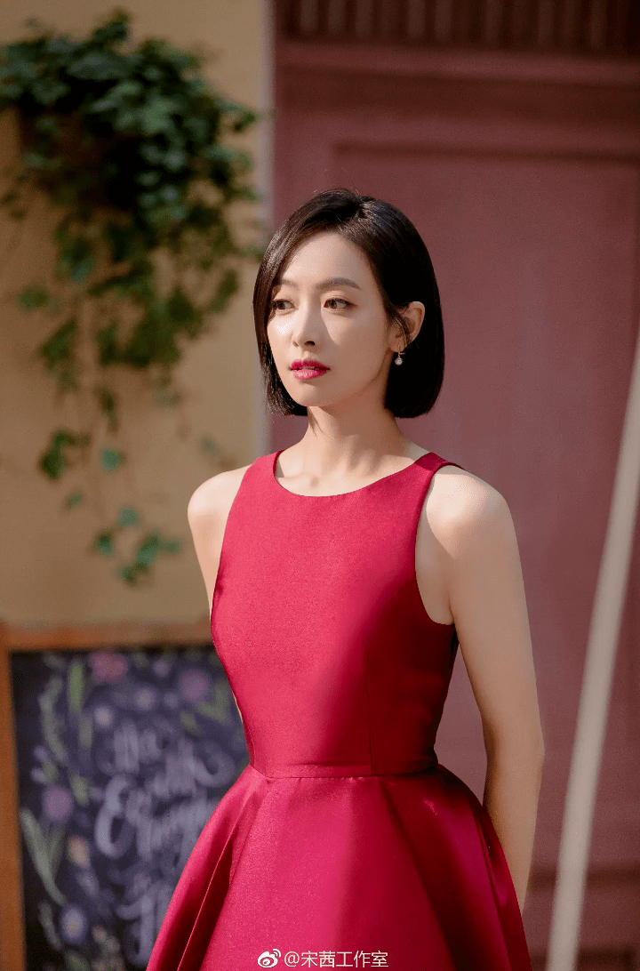 知名女星被怼上热搜,当事方紧急致歉_宋茜_伴舞_舞台