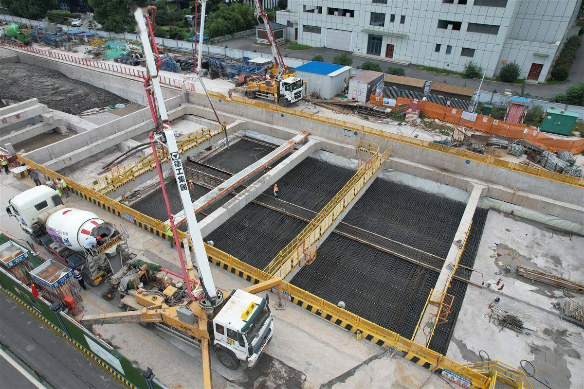 中交二航局建功南京 “豆腐块”里建成无柱地铁站