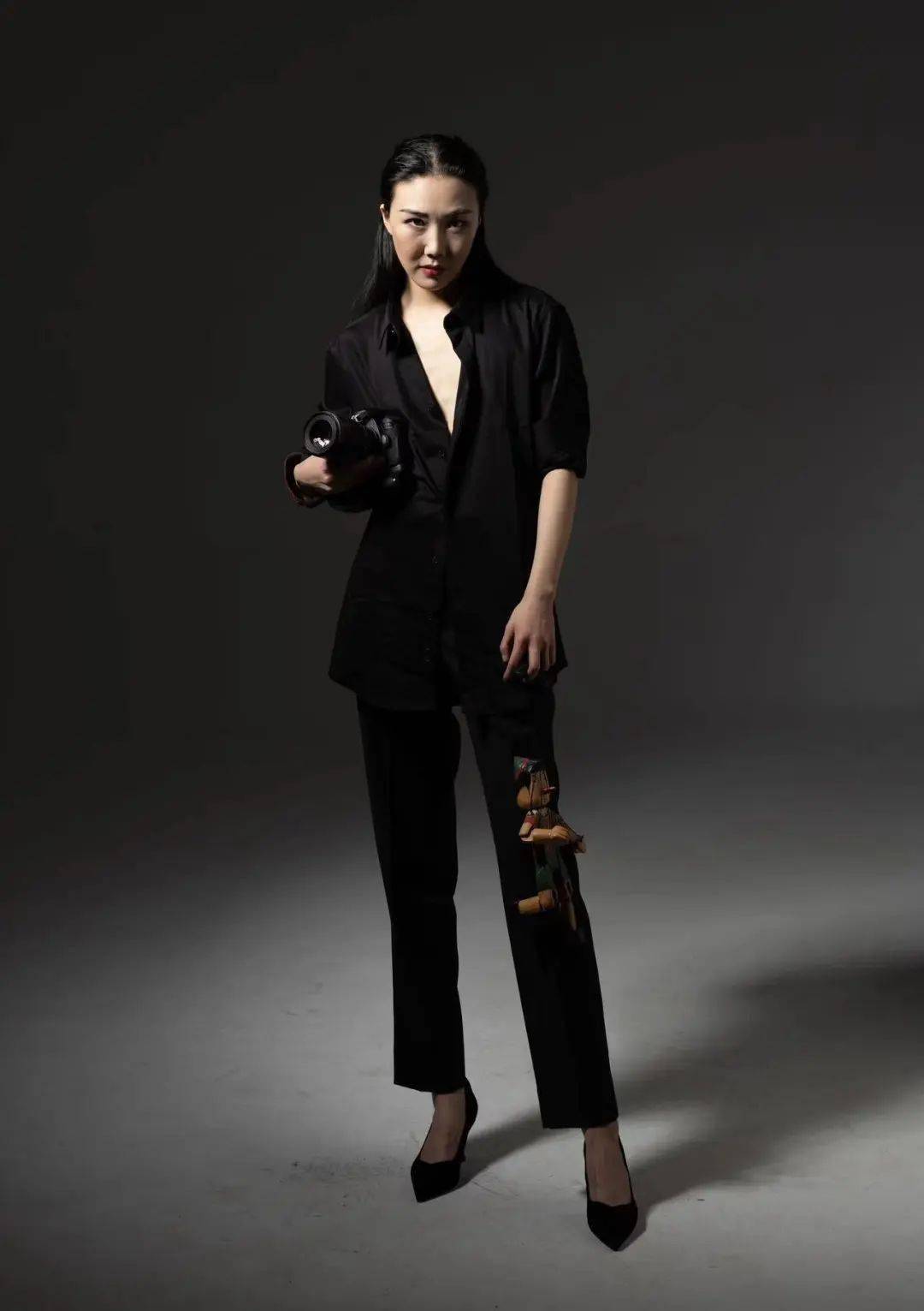 最大胆的女艺术家曹雨,和她的男性"尤物"们_作品_母亲_女孩