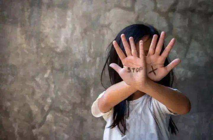 12岁女生遭校园霸凌3小时,被8人轮扇耳光致耳膜穿孔!