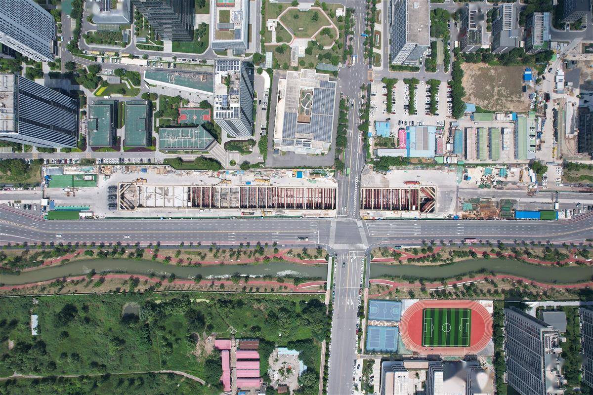 中交二航局建功南京 “豆腐块”里建成无柱地铁站