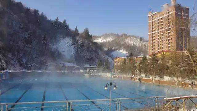 洗去一路的疲憊延邊雁鳴湖神龍溫泉度假村雁鳴湖溫泉度假村坐落於吉林