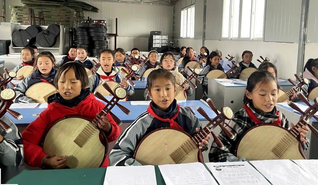 越西县非遗传承基地北城小学彝族月琴队,登上省级展演活动!