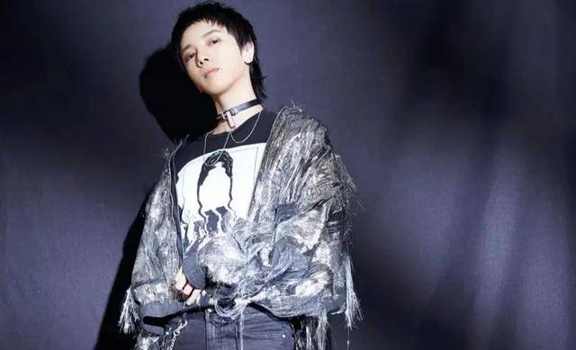 华晨宇离不开内增高,_身高_手机_才华