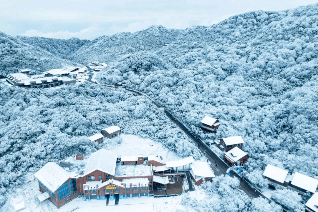 中国广电重庆公司邀您云观雪景!