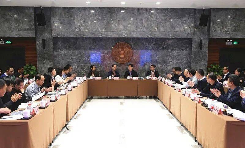 受国家发改委委托,中铁二院工程集团有限责任公司邀请了轨道交通领域9